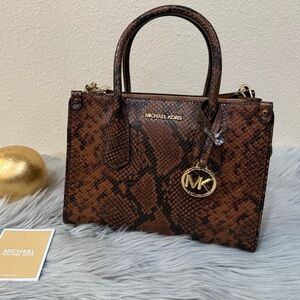 Michael Kors Maple SM Satchel Crossbo Bag. Luggage. New with tags